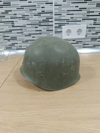 Casco militar verde paracaidista