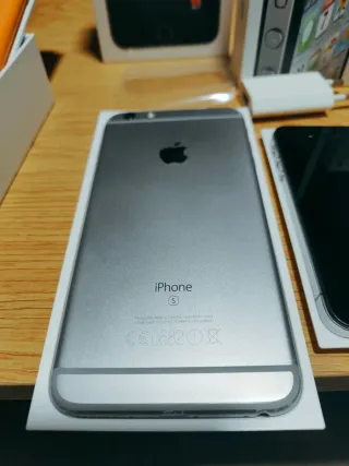 Pacchetto iPhone: Custodia Arancione e Accessori