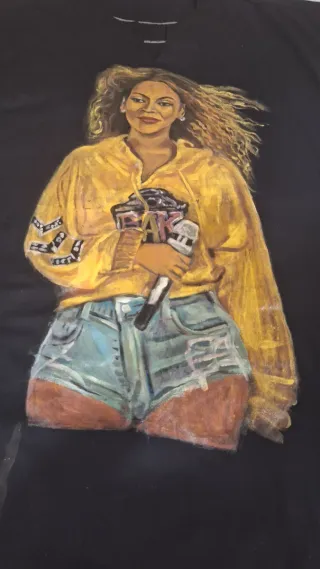 Vestido negro con estampado de Beyoncé