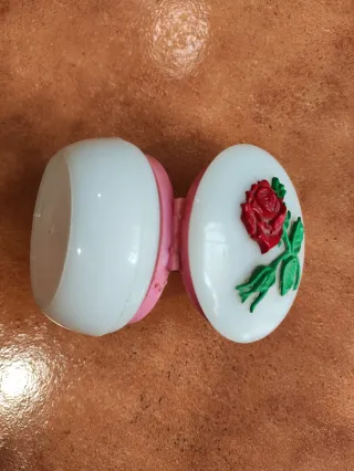 Scatolina vintage rosa decorativa in rilievo