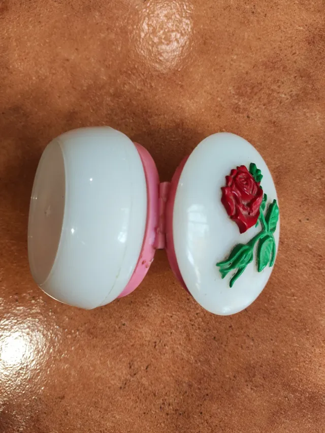 Scatolina vintage rosa decorativa in rilievo