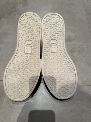 Zapatillas Veja de piel de color Blanco y Gris.