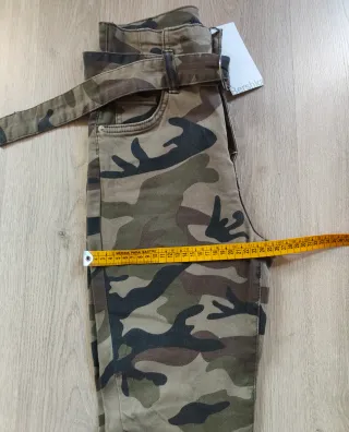 Pantalón NUEVO verde militar caqui cinturón S 36