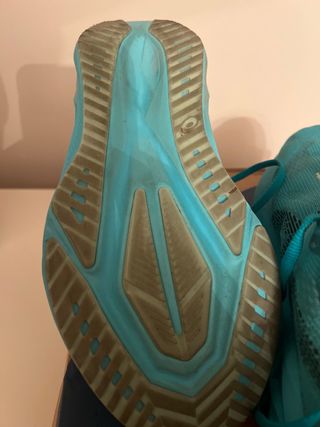 Zapatillas Asics Novablast 5 LE Talla 42