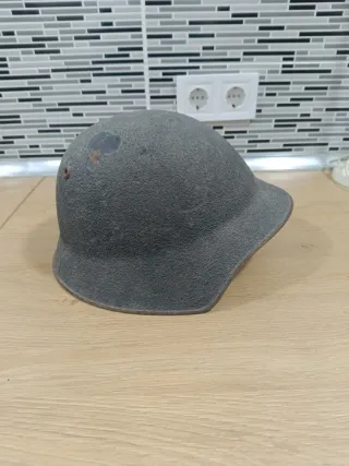 Casco militar gris alemán