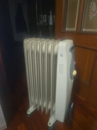 Estufa eléctrica beige y gris