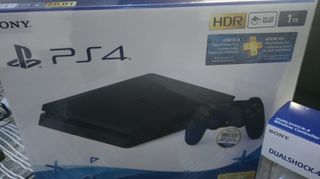 PS4 Slim 1TB Negra + 2 Mandos