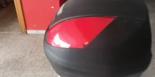 Baúl Givi Monolock Negro/Rojo 34 litros