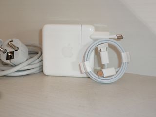 Cargador Apple MacBook 61W USB-C A1947