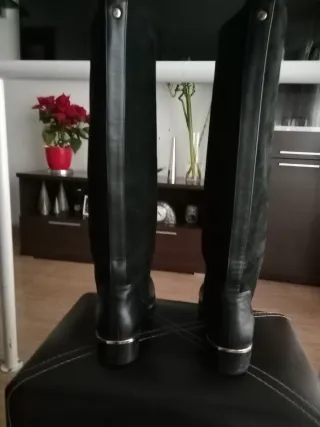 Botas altas ante y piel negras