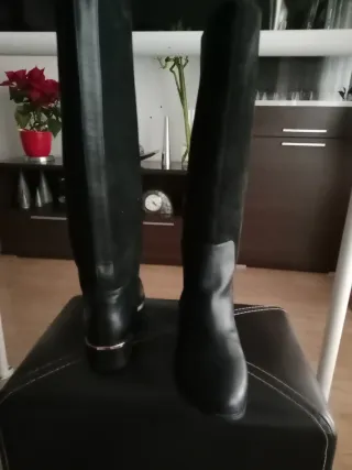 Botas altas ante y piel negras