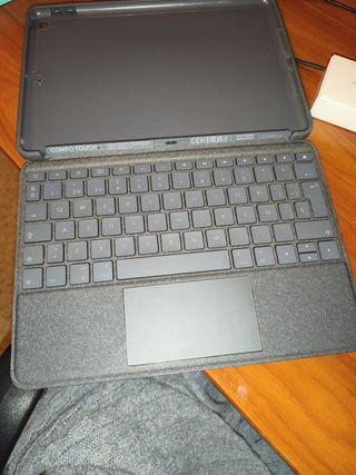 Teclado Logitech Combo Touch iPad 7/8/9