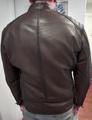 Cazadora de cuero marrón