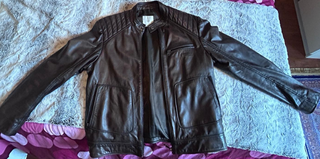 Cazadora de cuero marrón