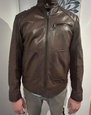 Cazadora de cuero marrón