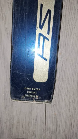 Conjunto de esquís Dynastar con bastones