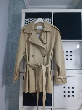 Gabardina Stradivarius Beige Talla L.