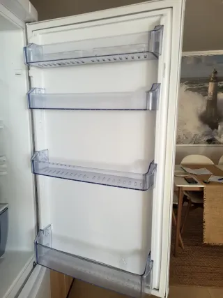 Nevera OK. blanca en funcionamiento