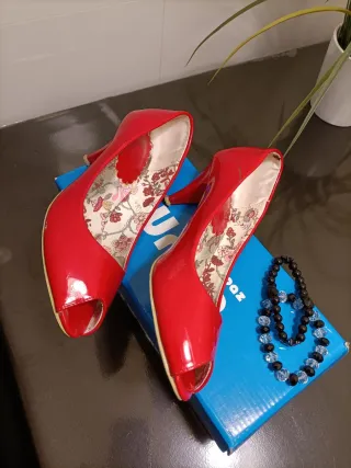 Zapatos rojos peep toe