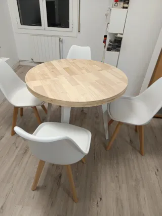 Tavolo rotondo e 4 sedie da pranzo