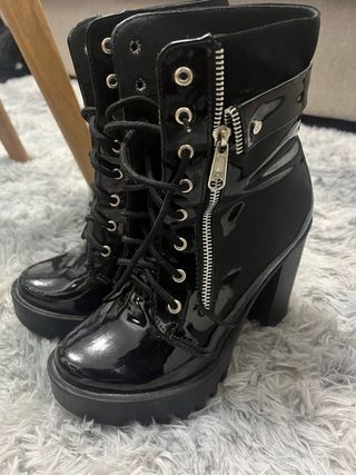 Botines negros de plataforma con cordones