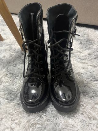 Botines negros de plataforma con cordones