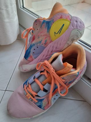 Zapatillas Nike Multicolor en buen estado!