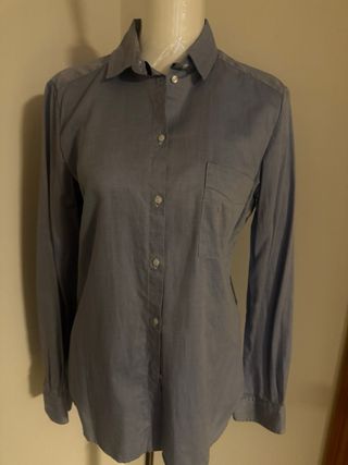 Camisa azul clásica