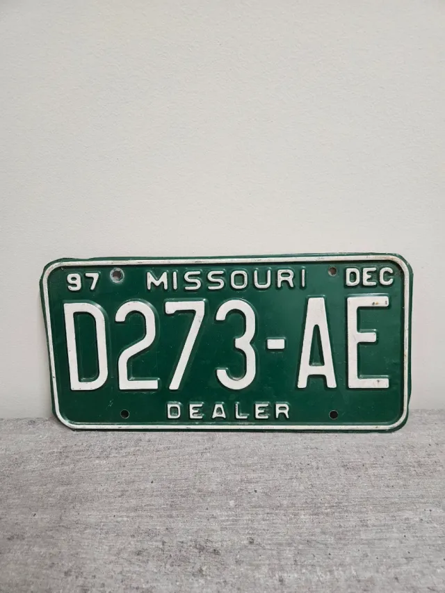 Targa del concessionario Missouri D273-AE 97