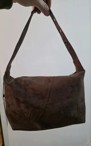 Borsetta in camoscio con borchie