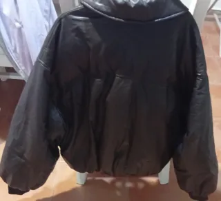 Chaqueta bomber acolchada efecto piel