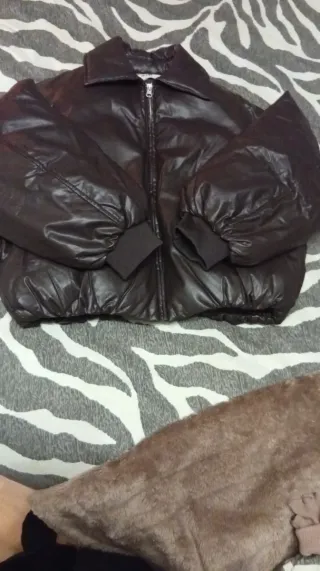 Chaqueta bomber acolchada efecto piel