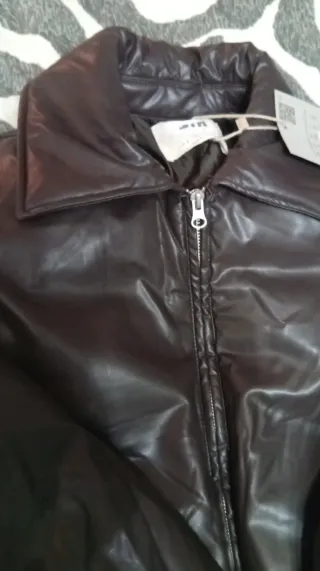 Chaqueta bomber acolchada efecto piel