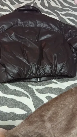 Chaqueta bomber acolchada efecto piel