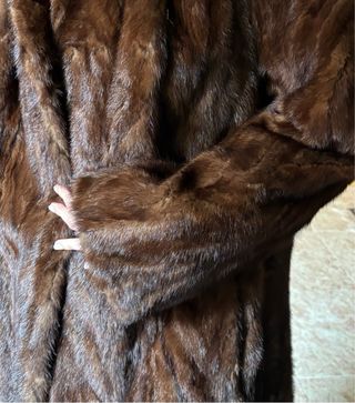 Abrigo largo tipo visón marrón