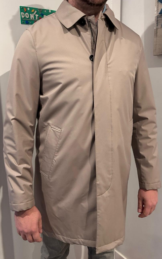 Gabardina beige estilo y elegancia atemporal