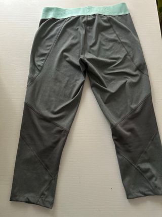 Pantalón deportivo Adidas gris y verde