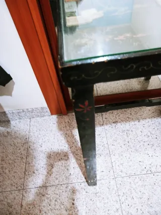 Tavolo ausiliario cinese antico con cristallo