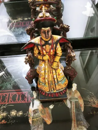 Tavolo ausiliario cinese antico con cristallo