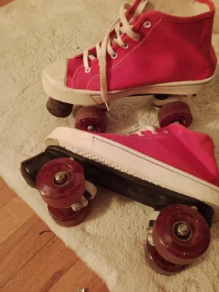 Patinetas rojas tipo Converse