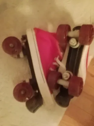 Patinetas rojas tipo Converse