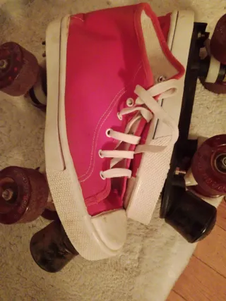 Patinetas rojas tipo Converse