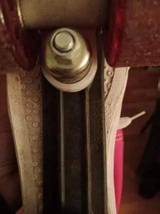 Patinetas rojas tipo Converse