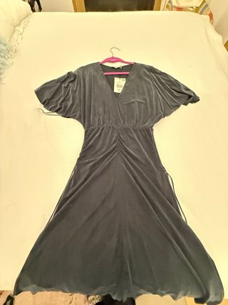 Abito nero effetto pelle di pesca, lunghezza media