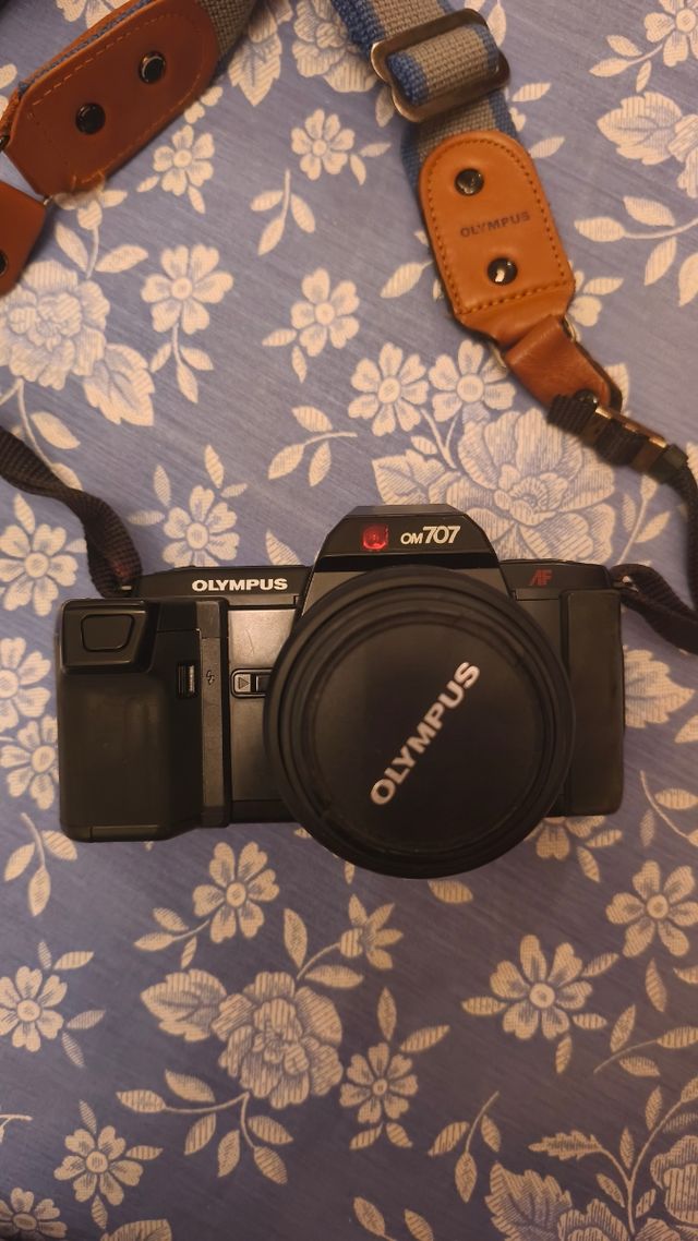 Cámara Olympus OM 707 Negra
