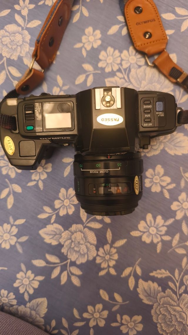 Cámara Olympus OM 707 Negra