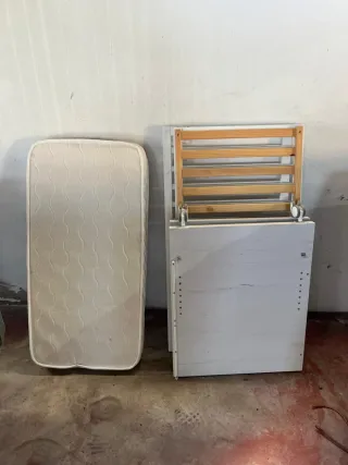 Cuna de bebé plegable con colchón