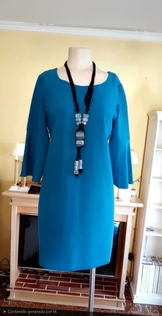 Vestido turquesa manga acampanada