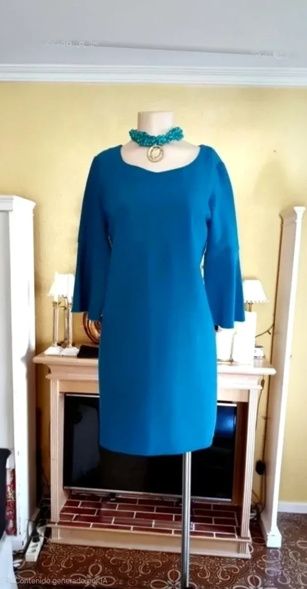 Vestido turquesa manga acampanada