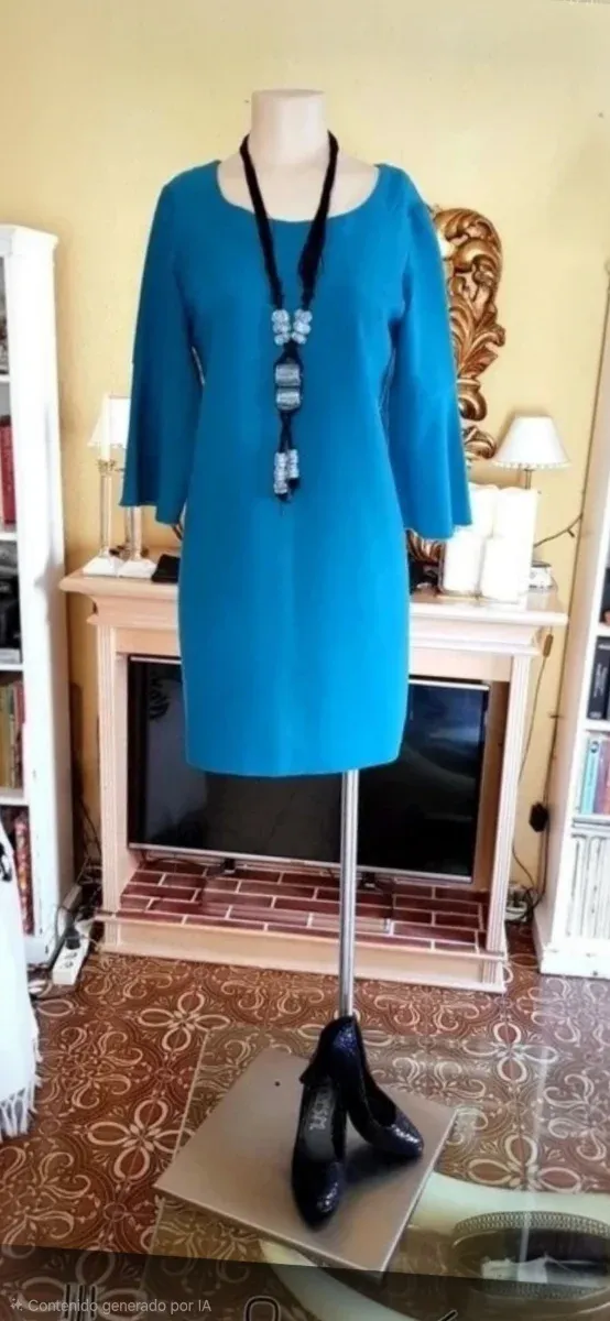 Vestido turquesa manga acampanada